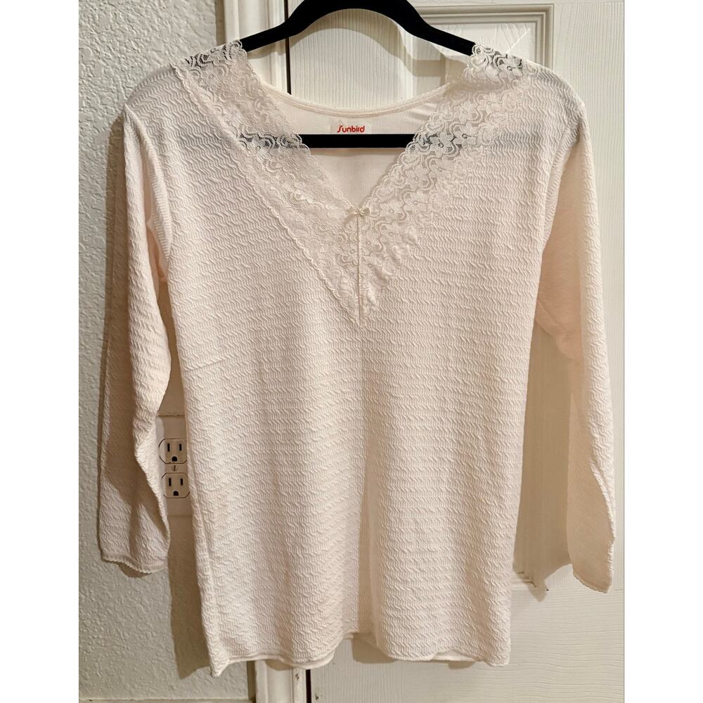 Semi sheer lacy 1/2 sleeve W ruffle